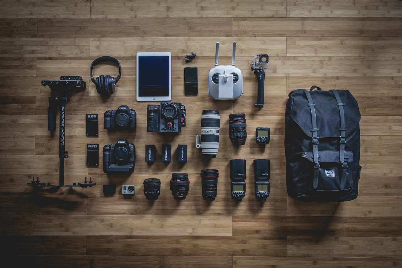 Waterproof vs Water-resistant bag: What's the difference?